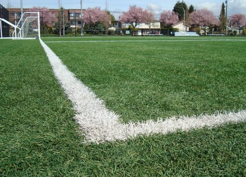 体育赛事轮番登场 足球赛车马拉松共同点燃赛事经济热潮